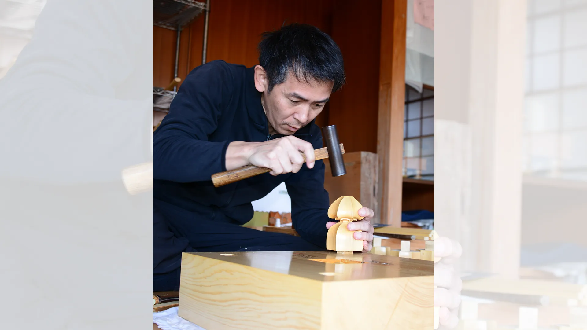 碁盤の制作風景ー脚の取り付け