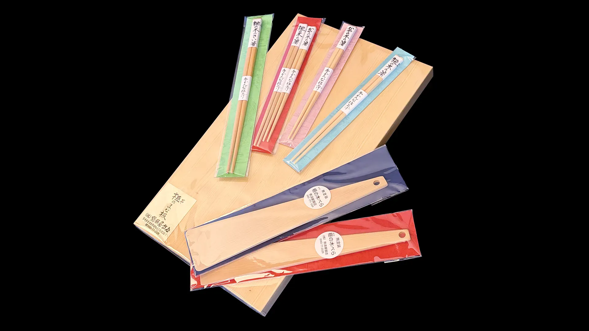 榧のまな板とヘラと箸の組み合わせイメージ