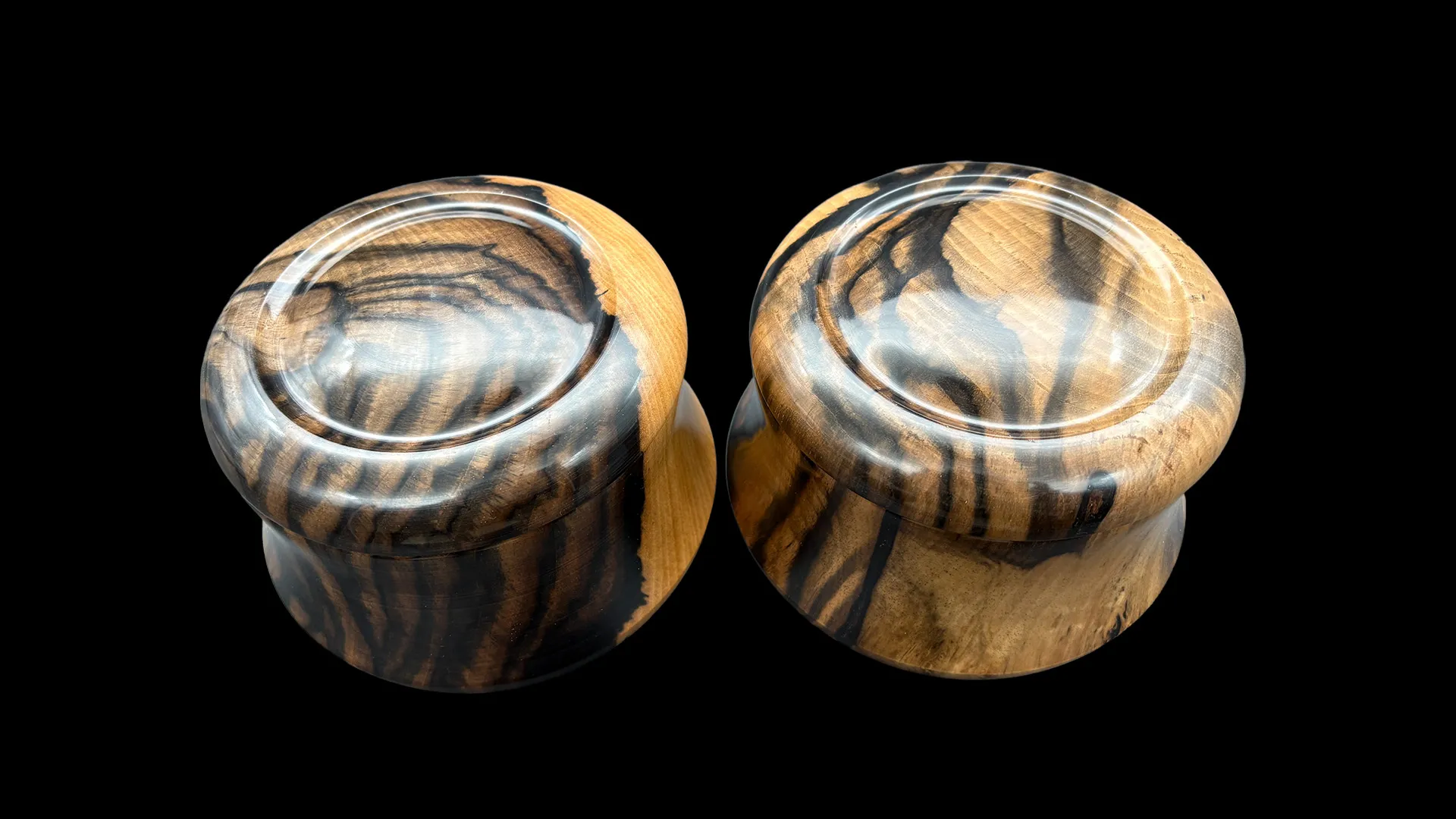 碁笥｜黒柿・本因坊型・4寸（都城（宮崎）・西川嵩作）のイメージ1